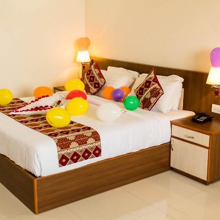 Hôtel Miracle Residency à Kizhake Chālakudi Extérieur photo
