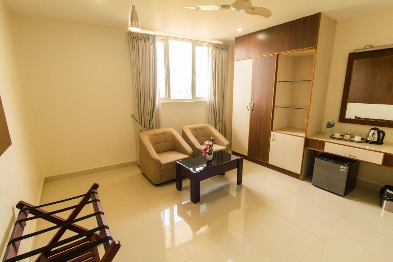 Hôtel Miracle Residency à Kizhake Chālakudi Extérieur photo