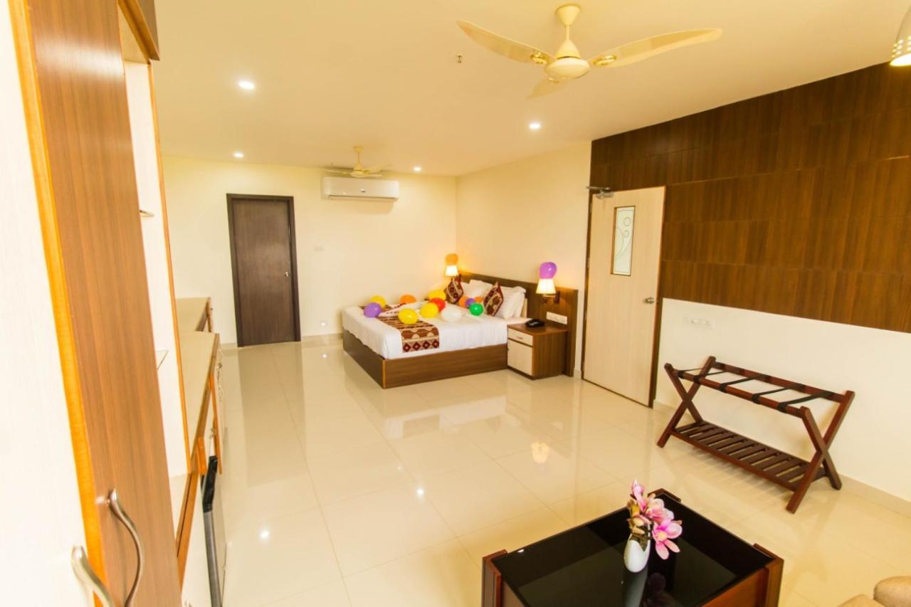 Hôtel Miracle Residency à Kizhake Chālakudi Extérieur photo