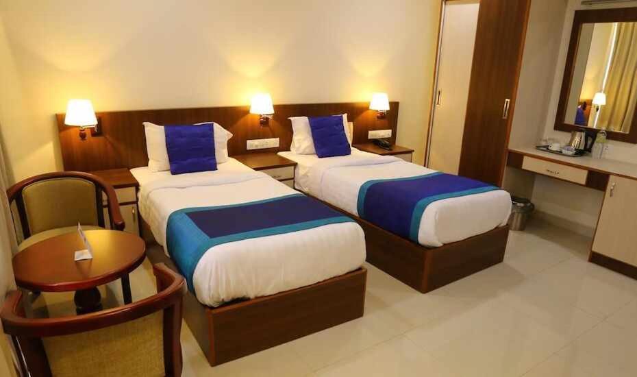 Hôtel Miracle Residency à Kizhake Chālakudi Extérieur photo